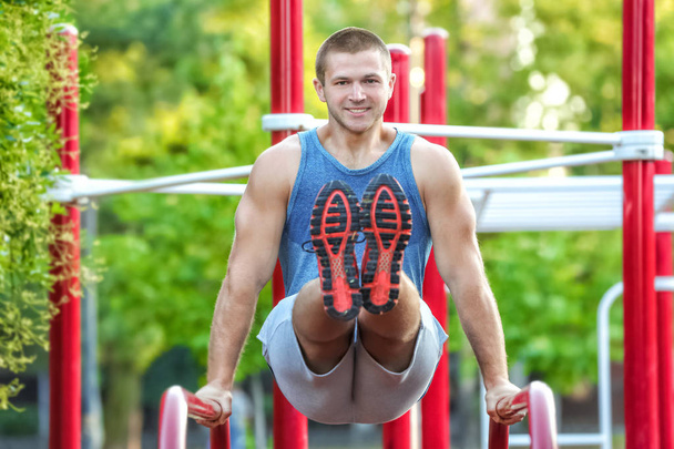Sporty young man training outdoors - Foto, afbeelding