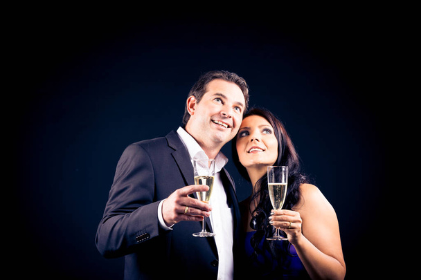 Couple Profitant du Nouvel An Eve
 - Photo, image