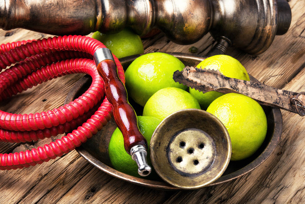 oriental nargile with lime - Фото, зображення