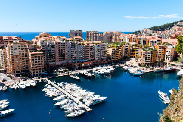 A hajókikötő, Monaco Monaco város és Fontvieille nézet. - Fotó, kép