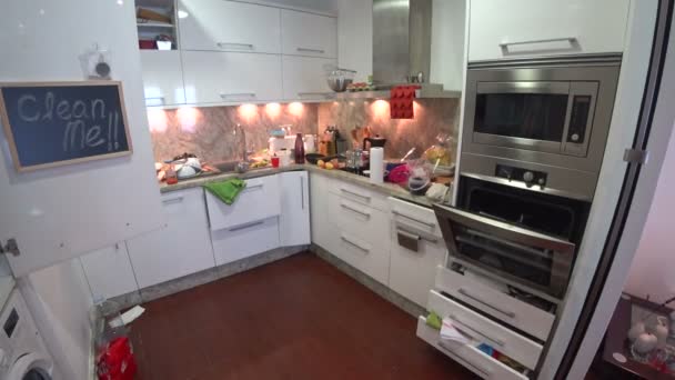 Piszkos és rendetlen konyha 4 - Felvétel, videó
