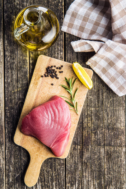 Fresh raw tuna steak. - Φωτογραφία, εικόνα