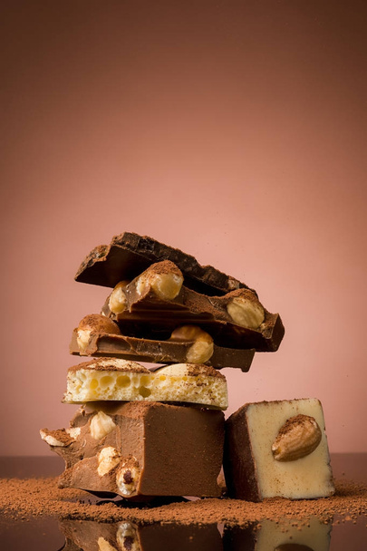 Pile of broken chocolate - Fotoğraf, Görsel