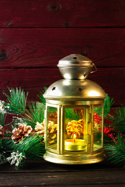 Christmas lamp on wooden table - Фото, зображення