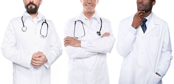 πολυπολιτισμική γιατροί σε λευκό παλτό - Φωτογραφία, εικόνα