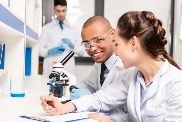 scientists working in laboratory - Φωτογραφία, εικόνα