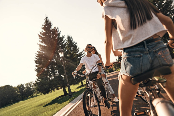 friends enjoying riding tandem bicycles - Фото, зображення
