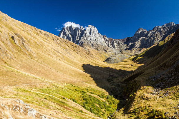 Georgia, Juta, Chiukhebi peak, Chaukhi Glacier - Zdjęcie, obraz