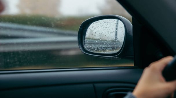 water drops on car mirror - Фото, зображення