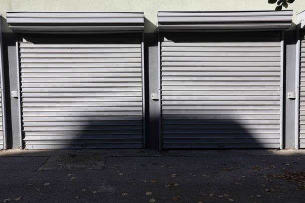  puertas metálicas de garajes
 - Foto, Imagen