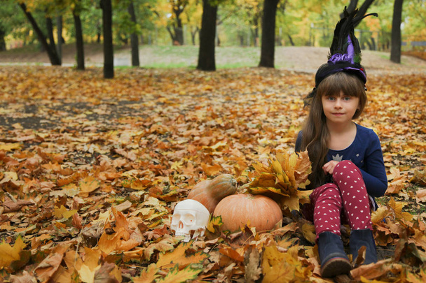 Halloween a kis boszorkány. - Fotó, kép