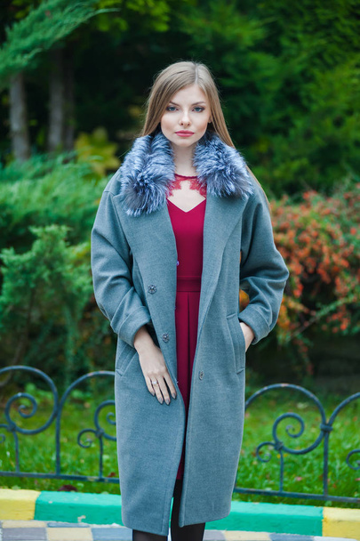 Beautiful young blonde woman wearing fur autumn coat - Foto, imagen