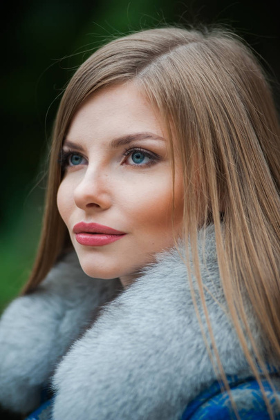 Beautiful young blonde woman wearing fur autumn coat - Fotoğraf, Görsel