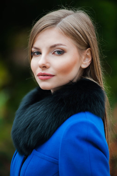 Beautiful young blonde woman wearing fur autumn coat - Fotoğraf, Görsel