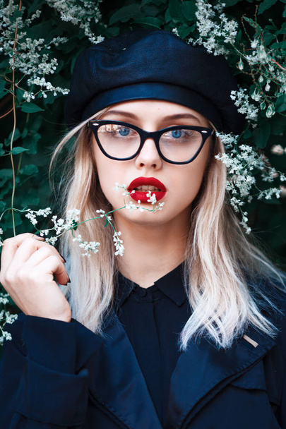 Fashion close up portrait of stylish young blond woman with red  - Φωτογραφία, εικόνα