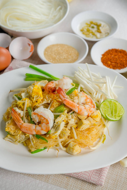 Pad Thai Goong Sod (sült rizs rőzse-val garnéla)  - Fotó, kép