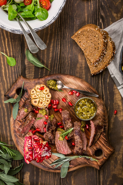 Hús steak zöld pesto - Fotó, kép