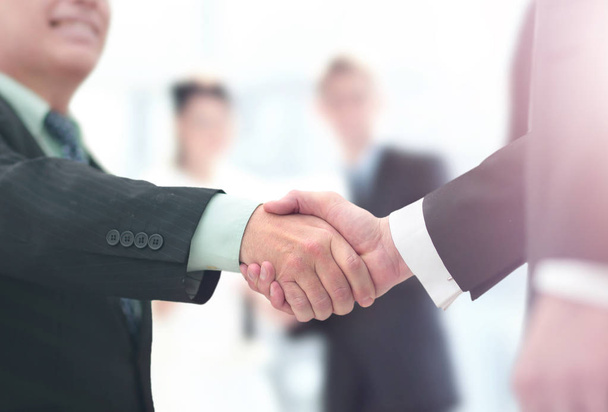 Partnerség - kézfogás üzleti partnerei koncepcióját - Fotó, kép