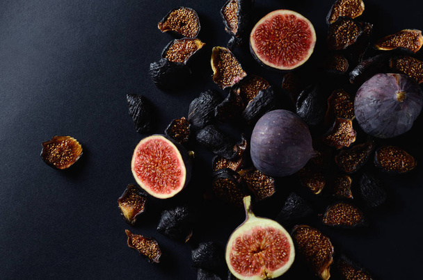 Close-up Picture of Fresh and dried Deep Blue Figs on a Dark Background. - Foto, Imagen