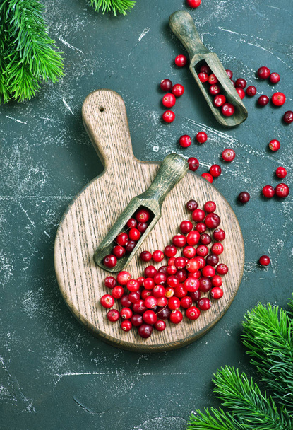 cranberries and fir tree branches - Foto, immagini