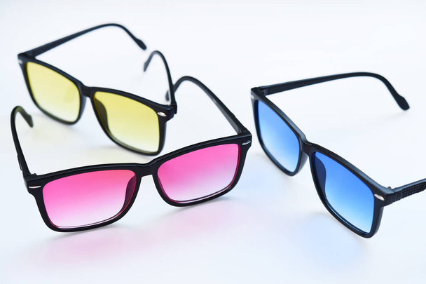 Современные модные солнечные очки
  - Фото, изображение
