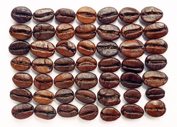 Kaffeebohnen isoliert über weißen - Foto, Bild