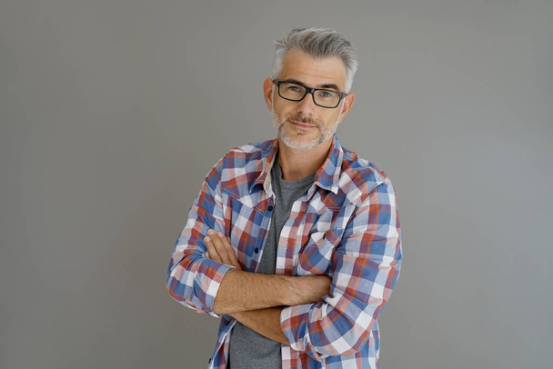 man with grey hair standing  - Foto, Imagen
