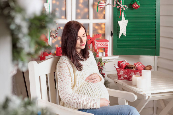 Happy pregnant woman on Christmas terrace - Foto, Imagen