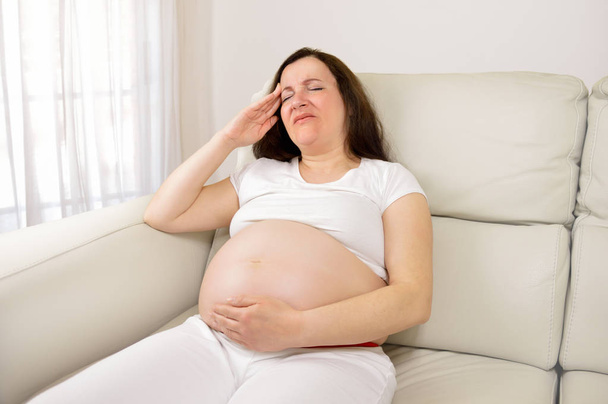Migraines in pregnancy - Valokuva, kuva