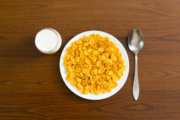 Corn flakes and milk - Фото, изображение