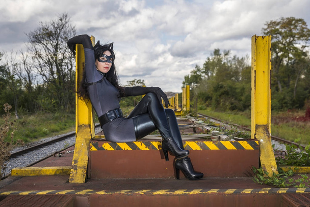 Attractive woman wearing a Catwoman costume - Photo, Image