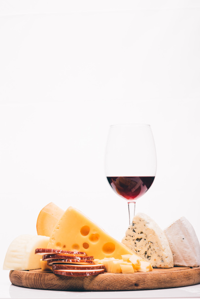келих червоного вина і сиру
 - Фото, зображення
