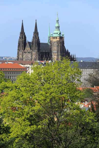 Δείτε στην πόλη Πράγα με τα κτίρια του σημαίνοντος, Τσεχική Δημοκρατία - Φωτογραφία, εικόνα