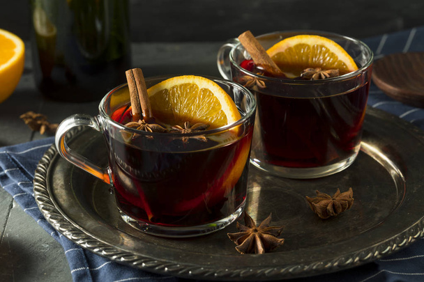 Spiced Homemade Mulled Wine - Foto, immagini