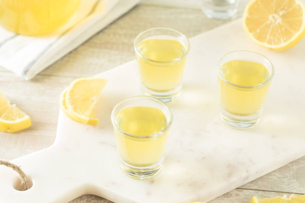 Sweet Homemade Lemon Limoncello - 写真・画像