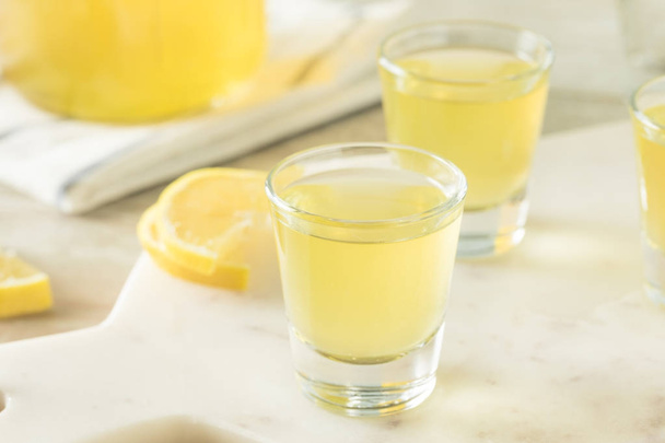 Sweet Homemade Lemon Limoncello - Valokuva, kuva