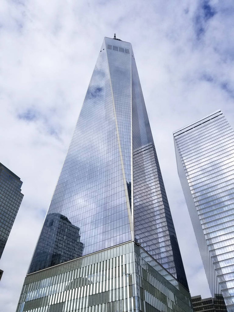 NY, New York, Oct 2017: One World Trade Center skyscraper in Low - Fotoğraf, Görsel