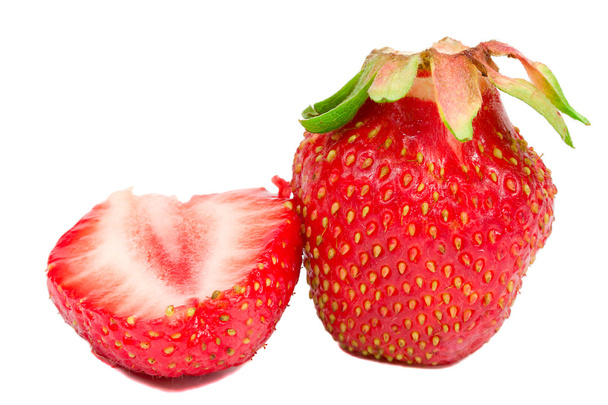 Close-up hele en halve aardbeien - Foto, afbeelding