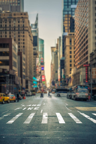 Tilt-shift view of a crosswalk in a New-York city avenue - Fotografie, Obrázek