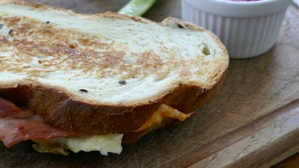 Sandwiches Jamón y queso
 - Metraje, vídeo