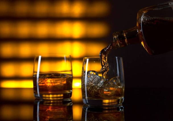Whisky e ghiaccio
  - Foto, immagini