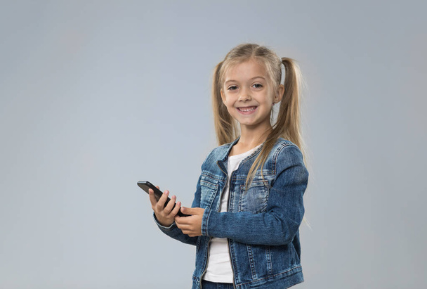 Little Teenage Girl Using Cell Smart Phone, Small Kid Happy Smiling Child - Fotoğraf, Görsel