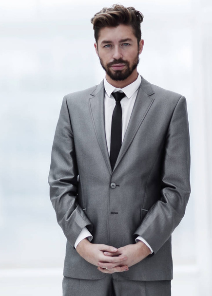A young man in a gray suit - Foto, imagen