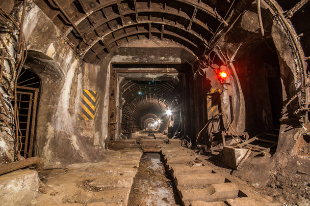 Verlaten metro tunnel. Kiev, Oekraïne. Kiev, Oekraïne - Foto, afbeelding
