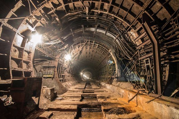 Un tunnel della metropolitana abbandonato. Kiev, Ucraina. Kiev, Ucraina
 - Foto, immagini