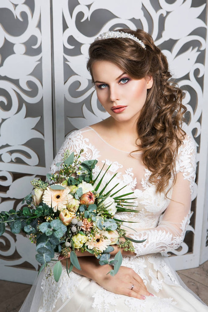gyönyörű lány esküvői ruha - Fotó, kép