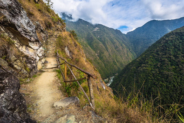 Inca Trail Peru - 03 augustus 2017: Wild landschap van de Inca Trail, Peru - Foto, afbeelding