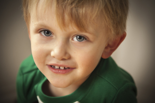 πορτρέτο του χαριτωμένο μπλε eyed αγόρι - Φωτογραφία, εικόνα