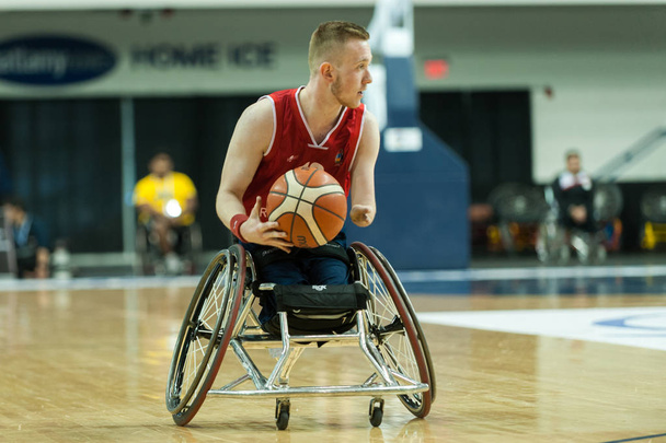 Τελικό παιχνίδι Παγκόσμιο πρωτάθλημα μπάσκετ με αναπηρικό καροτσάκι - Φωτογραφία, εικόνα