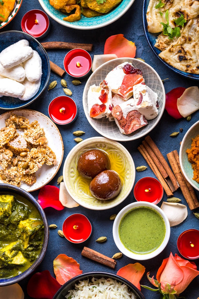 インドのお祭りディワリ祭のための食糧 - 写真・画像